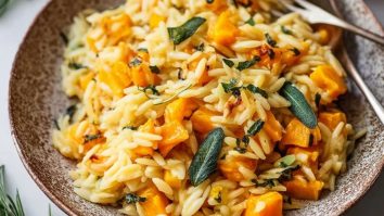 Butternut-Kürbis mit Salbei-Orzo
