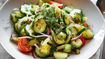 Einfacher Gurkensalat