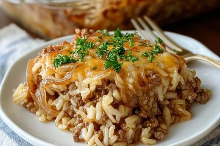 Französische Zwiebel-Hackfleisch-Reis-Auflauf