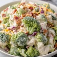 Leckerer Amish Brokkoli-Salat