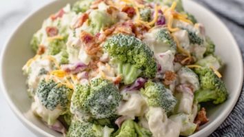 Leckerer Amish Brokkoli-Salat