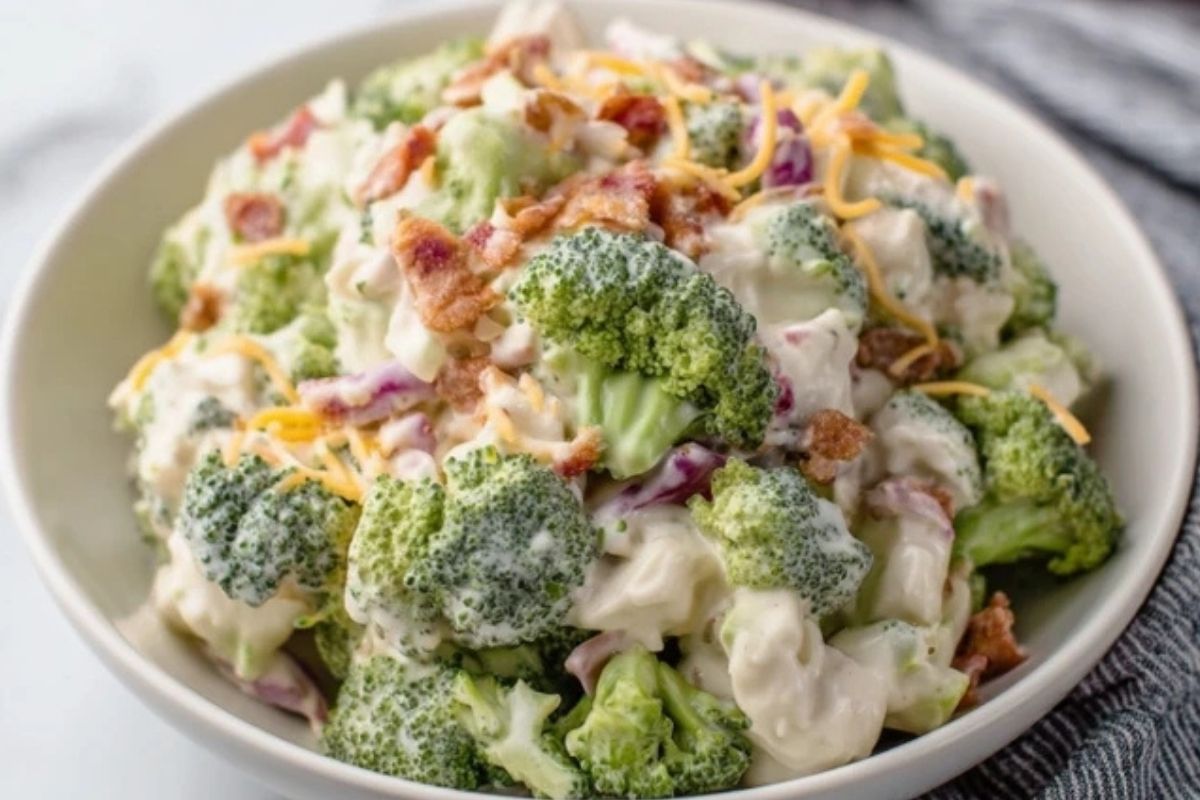 Leckerer Amish Brokkoli-Salat