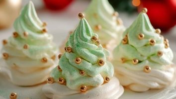 Festliche Meringue Tannenbäume