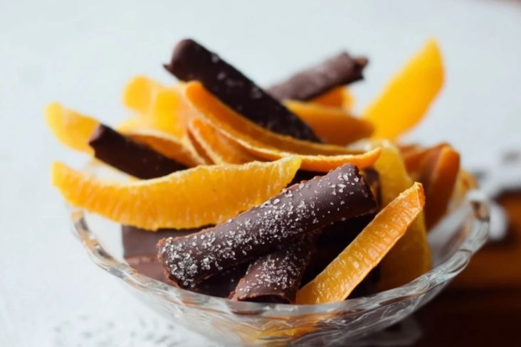 Schokoladenüberzogene Orangenschalen